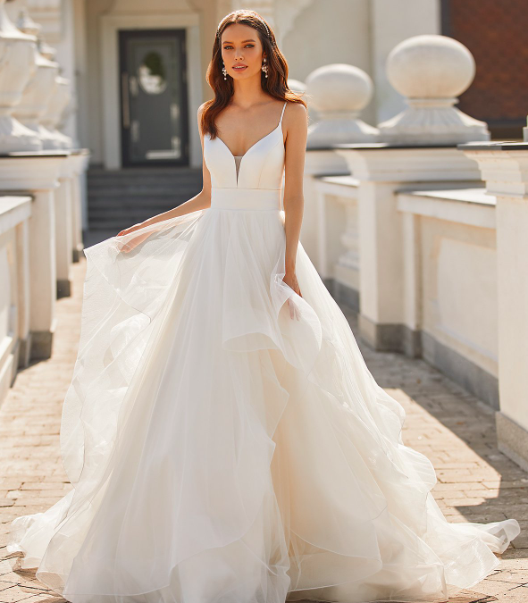 Say Yes to the Dress: A Comprehensive Timeline for Wedding Dress Shopping